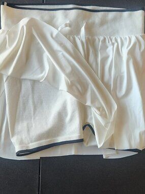 Harmony Balance - skorts - size medium *BRAND NEW*